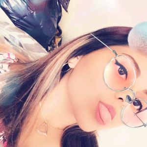 Meet your Posher, Lizzy